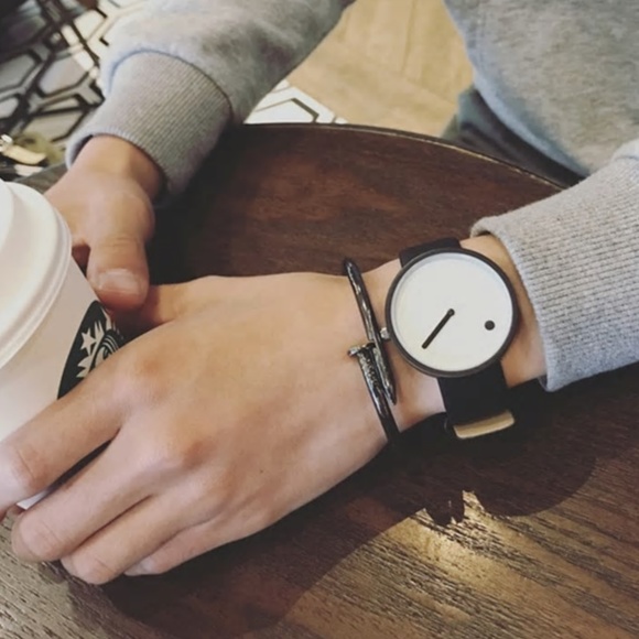 ⌚️NEW⌚️ Unisex Creative Leather Strap Quartz Watch - Picture 2 of 6